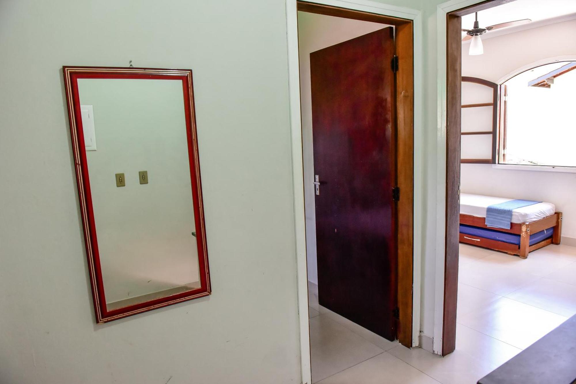 Chales Por Temporada No Villagio Santa Monica, Em カラグァタトゥバ 部屋 写真